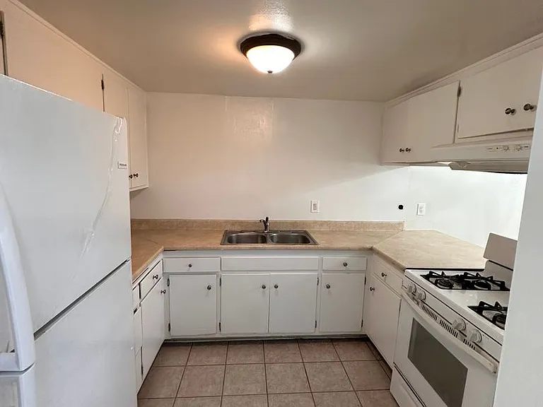 2277 Channel Dr — Photo 2