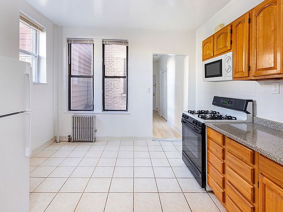 3rd image of 3158 42nd St APT 1R