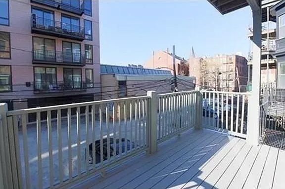 2 bed, 800 sqft, $5,300 — Photo 2