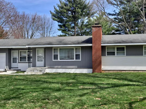 319 Birch Ln, Paw Paw, MI 49079