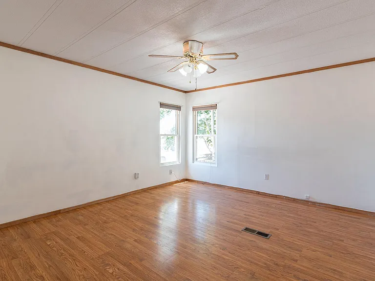 6517 San Francisco Rd NE — Photo 33