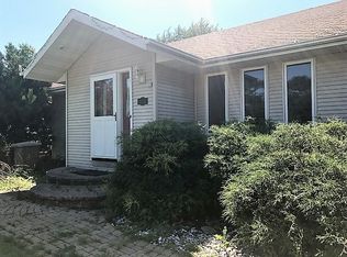 2010 W 4th St, Dixon, IL 61021