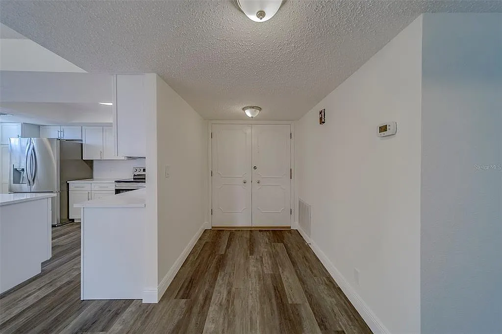2 bed, 2.0 bath, 1395 sqft, $3,400 — Photo 3