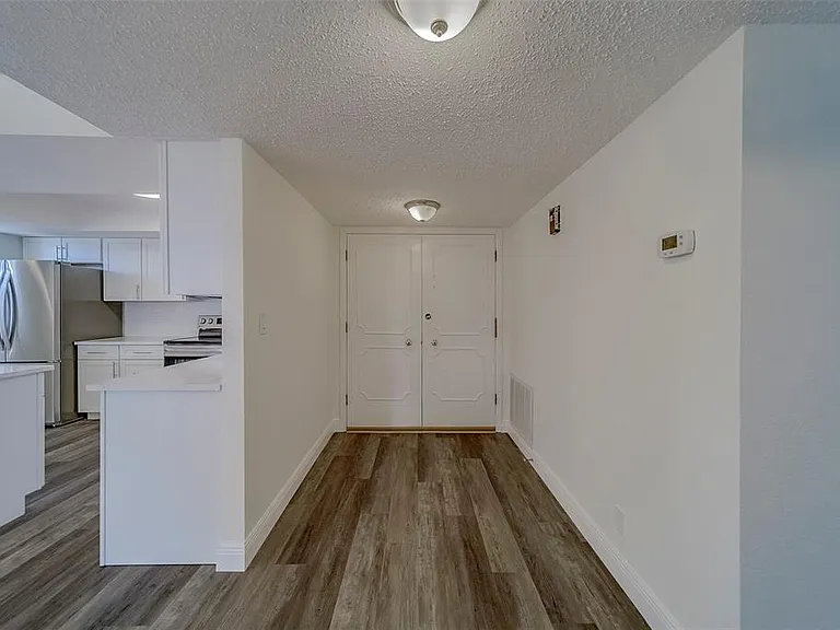 100 Oakmont Ln #504 — Photo 3