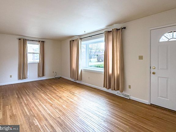 4th image of 3050 Elm Rd