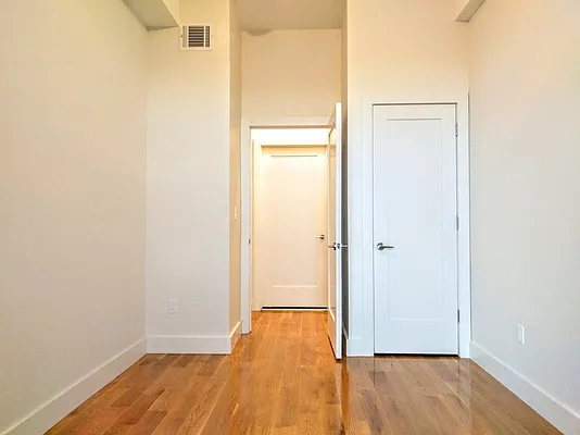 Rented by Tapiro Realty | media 23