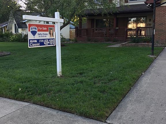 3rd image of 6825 Montfort Dr
