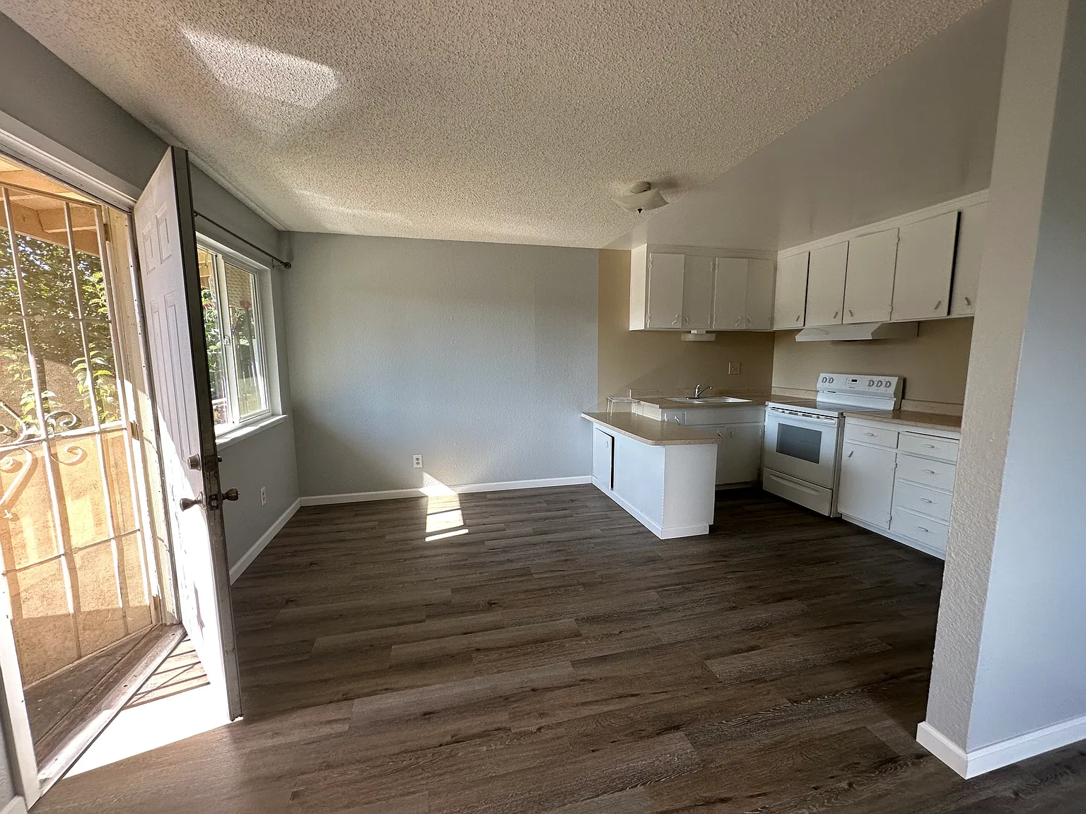 2 bed, 820 sqft, $1,850 — Photo 1