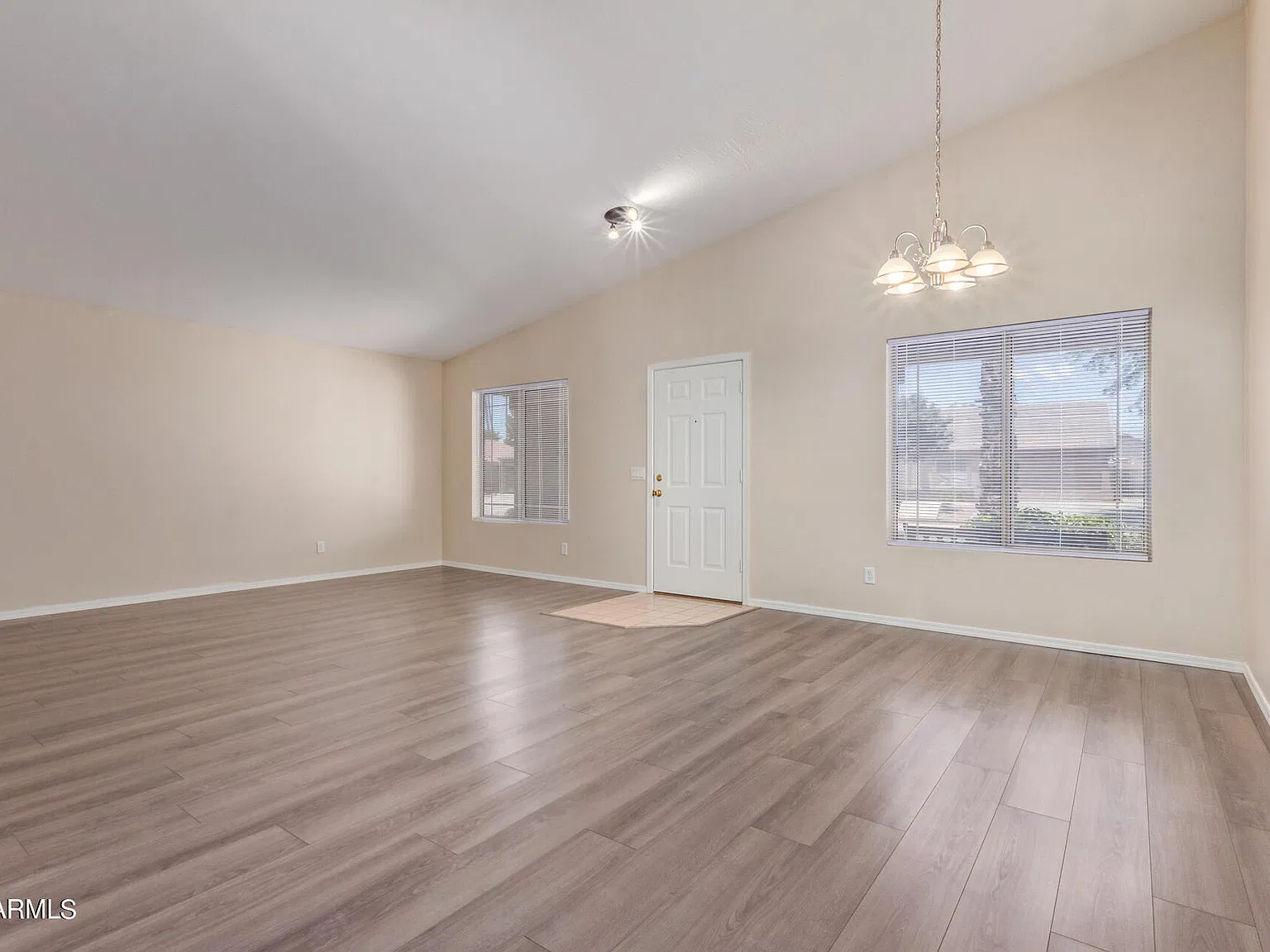 4 bed, 2.0 bath, 2406 sqft, $2,350 — Photo 3