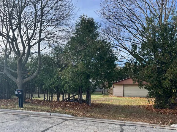 819 Cherry Ct, Sturgeon Bay, WI 54235
