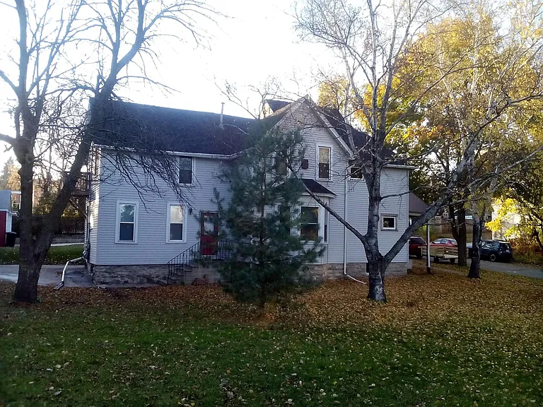 839 E John St — Photo 11