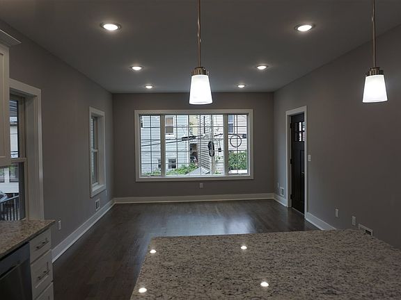 3rd image of 139 Oxford Ave #1