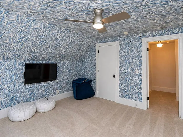 27 Mann Ave — Photo 37