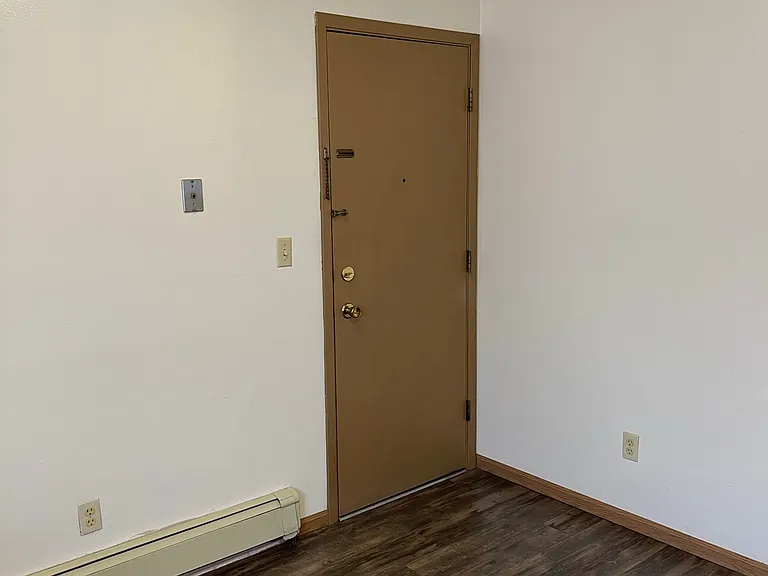 807 E Washington St #5 — Photo 6