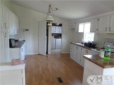 4th image of 209 W End Dr