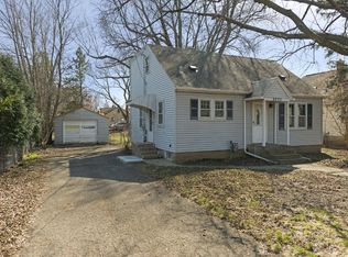 2630 Harvester Ave E, Maplewood, MN 55119