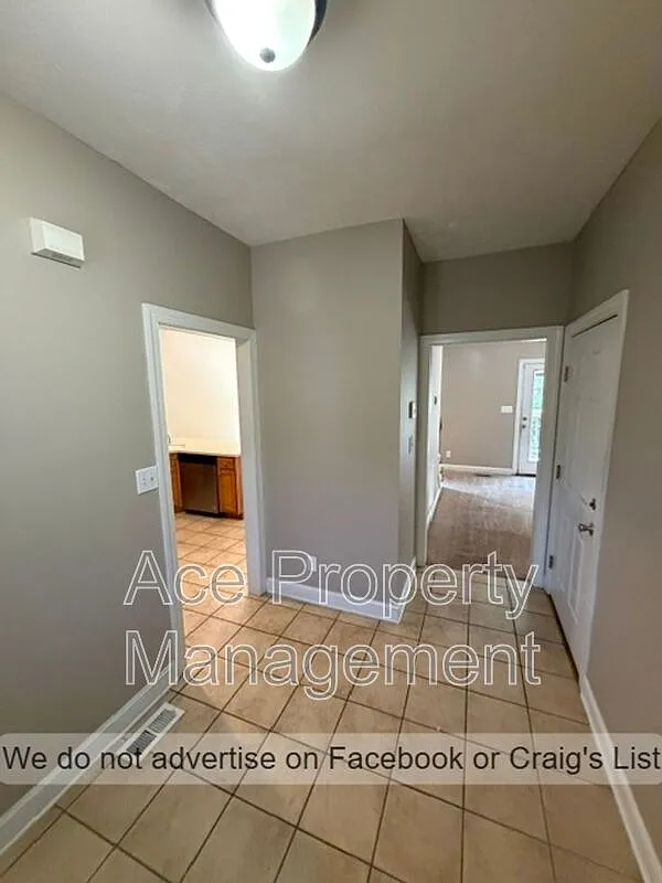 3 bed, 2.5 bath, 1800 sqft, $1,495 — Photo 2