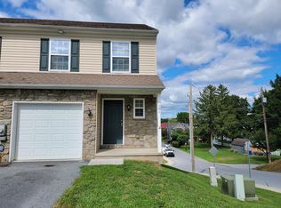 101 Park Place Cir, Womelsdorf, PA 19567