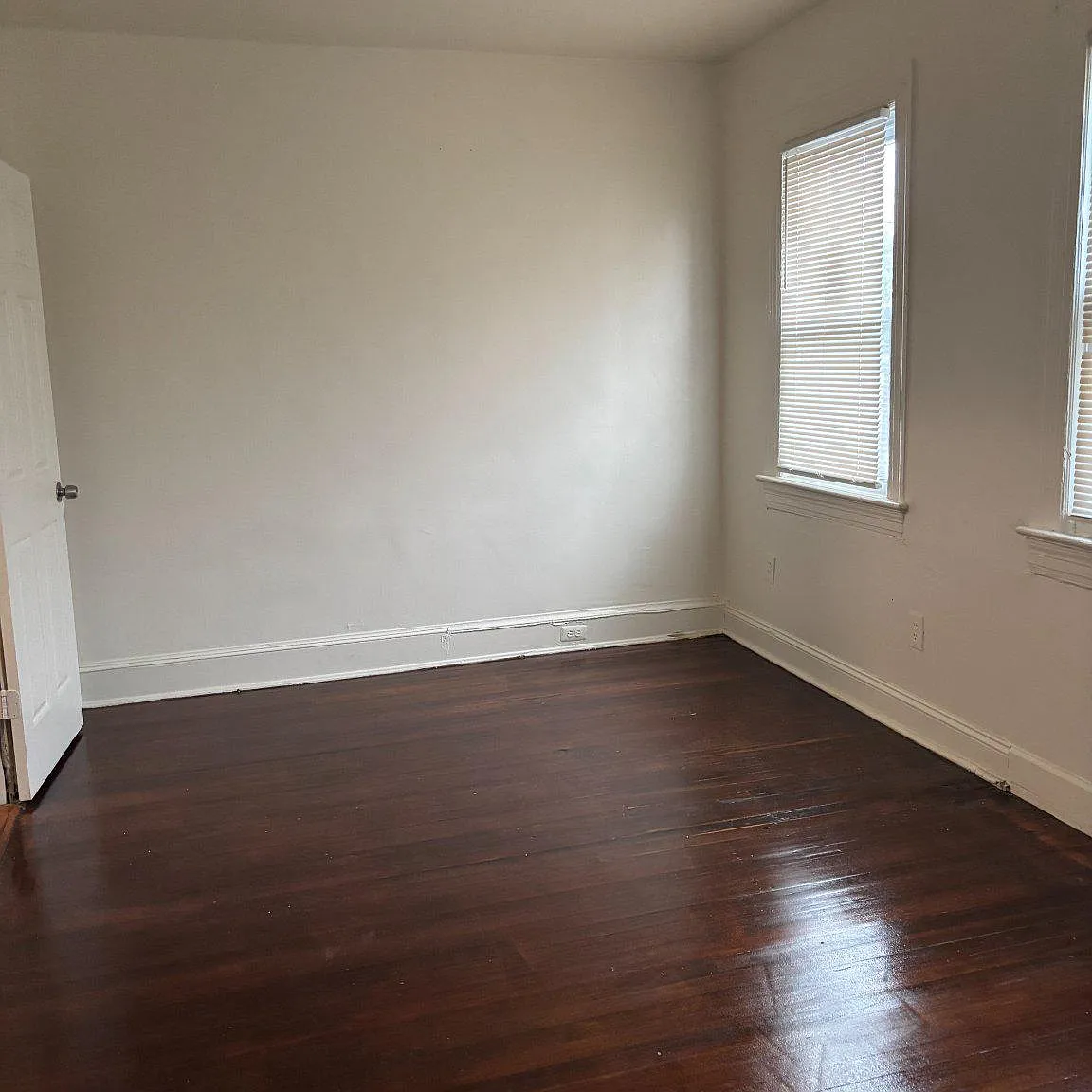 5 bed, 2.5 bath, 2016 sqft, $7,165 — Photo 3