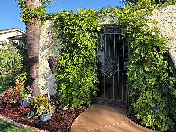 Entry to private atrium and front door.