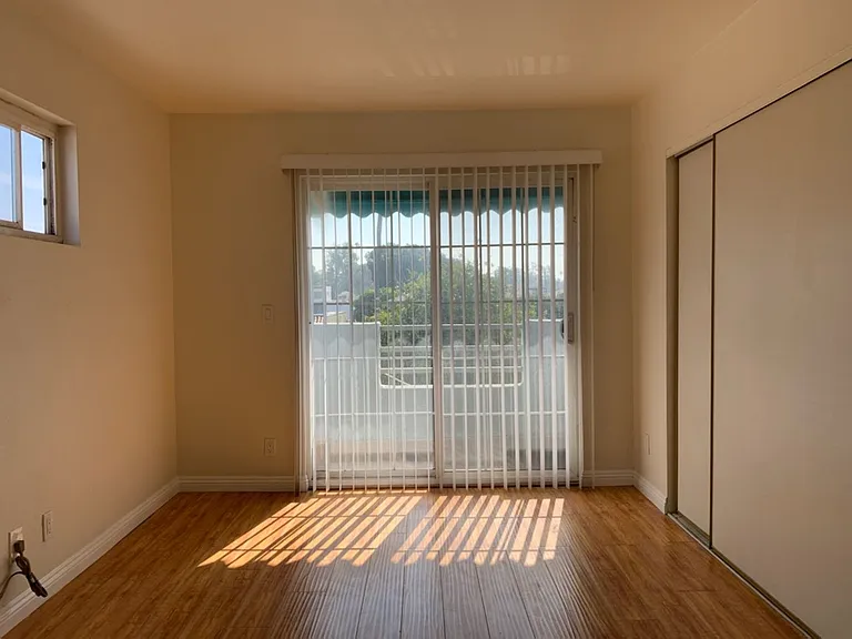 2251 Crenshaw Blvd Residences — Photo 12