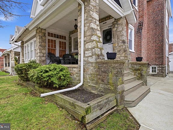 3rd image of 90 Ridley Ave