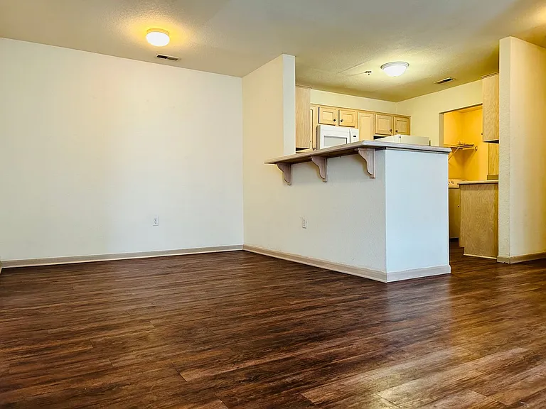913 Westridge Dr #14 — Photo 5