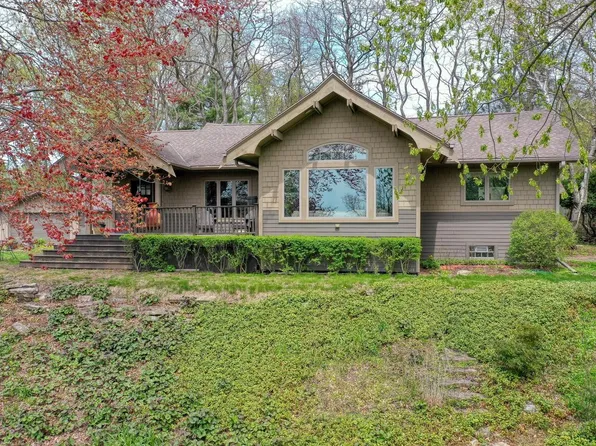 N40W27836 Glacier ROAD, Pewaukee, WI 53072