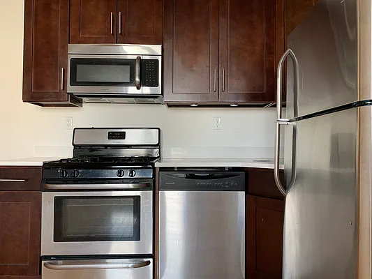 Rented by Hillel Realty Group | media 16