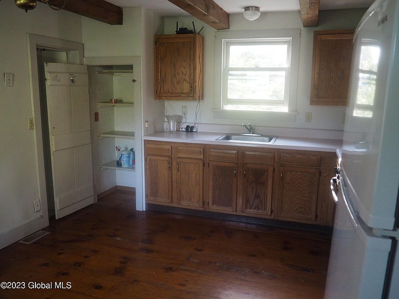 3rd image of 621 Sodom Road