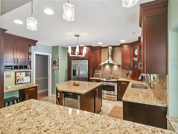 3rd image of 1871 Oak Ln