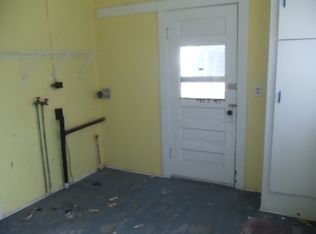 212 S 1st St, Herington, KS 67449