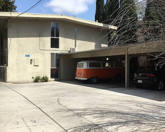 2nd image of 2276 N Beachwood Dr