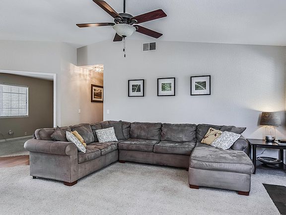 4th image of 552 Oakborough Ave