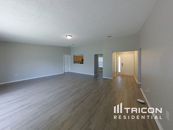 3rd image of 641 Heraldo Ct