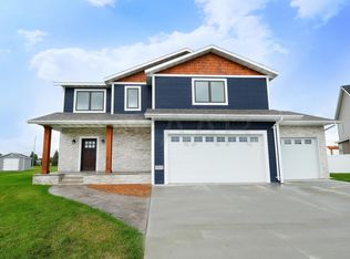 4073 Crystal Dr, Grand Forks, ND 58201