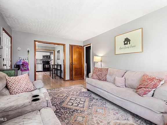 3rd image of 610 Victor Dr