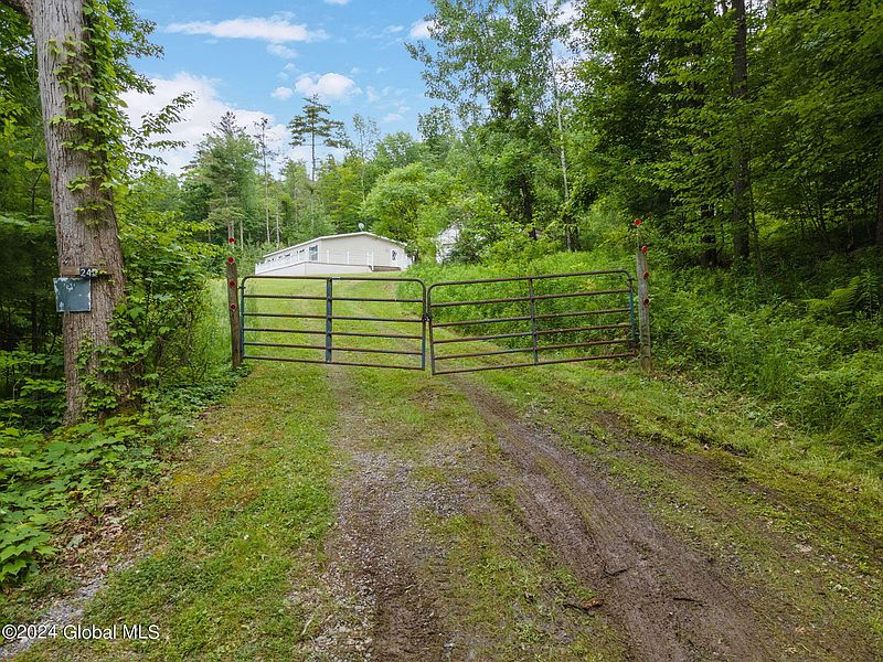 3rd image of 240 Cresent Road