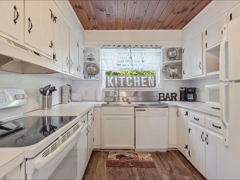 8521 Old Stage Rd — Photo 2