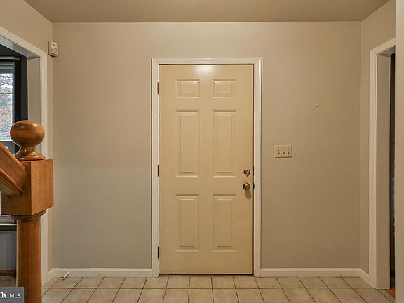 3rd image of 1110 Greenbriar Ln