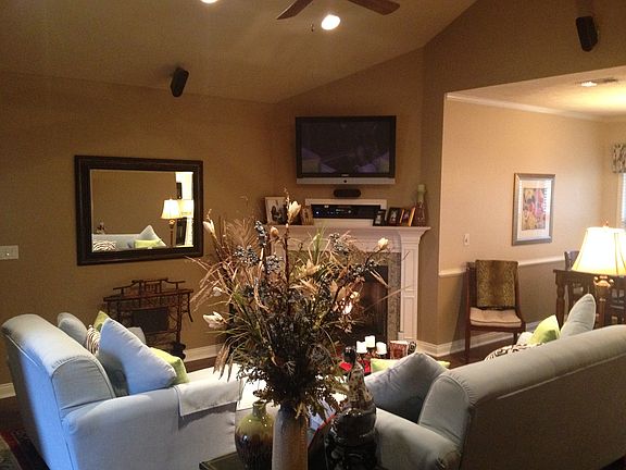 4th image of 902 Arnold Ln