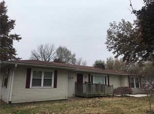 3120 Gene Field Rd, Saint Joseph, MO 64506