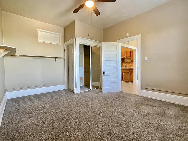 517 E 4th St #12 — Photo 5