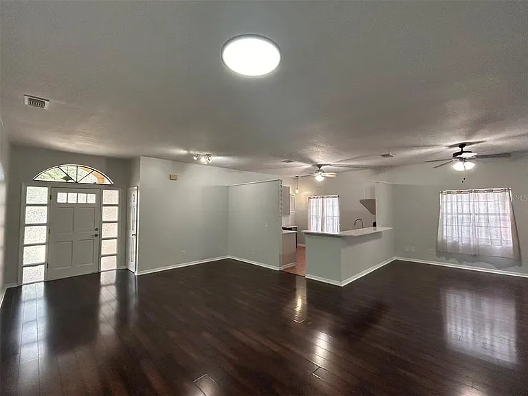 1046 Whittier Cir — Photo 2