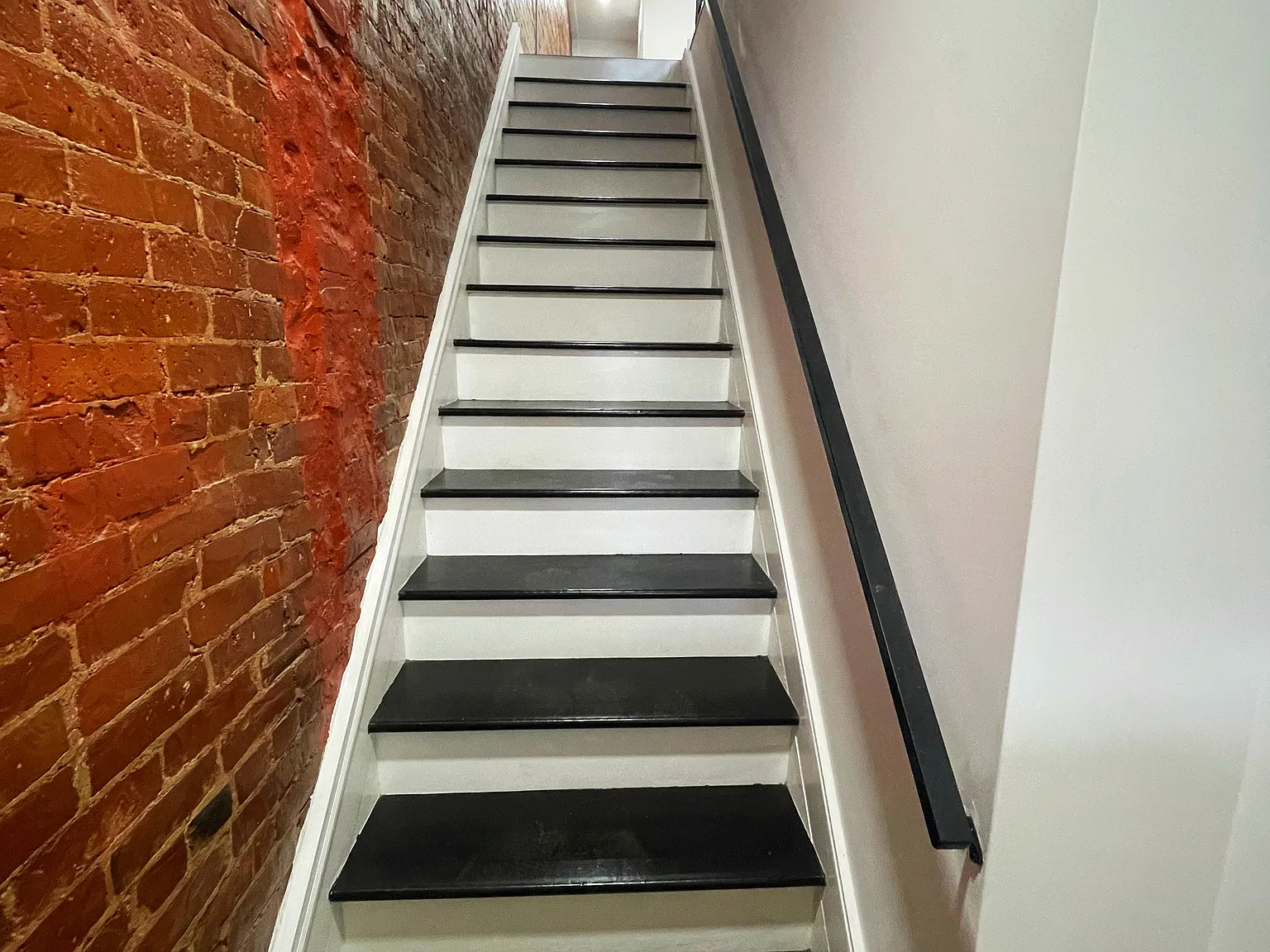 2 bed, 1100 sqft, $1,600 — Photo 3