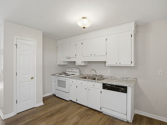 2nd image of 4044 Cedars Pkwy #B