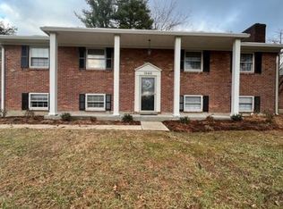 10401 Foxboro Dr, Louisville, KY 40223