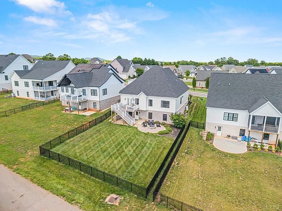 4th image of 1123 Harborough Dr
