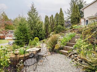 6781 Amwell Dr, Central Saanich, BC V8M 1A1