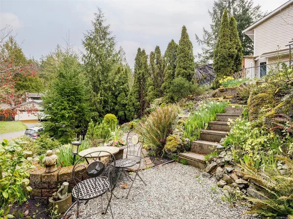 6781 Amwell Dr, Central Saanich, BC V8M 1A1